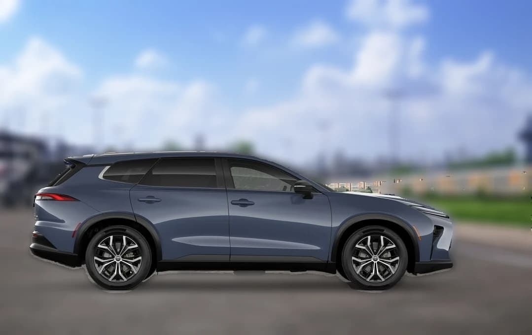 Toyota Crown Signia XLE AWD (Natl) 2026 — side view