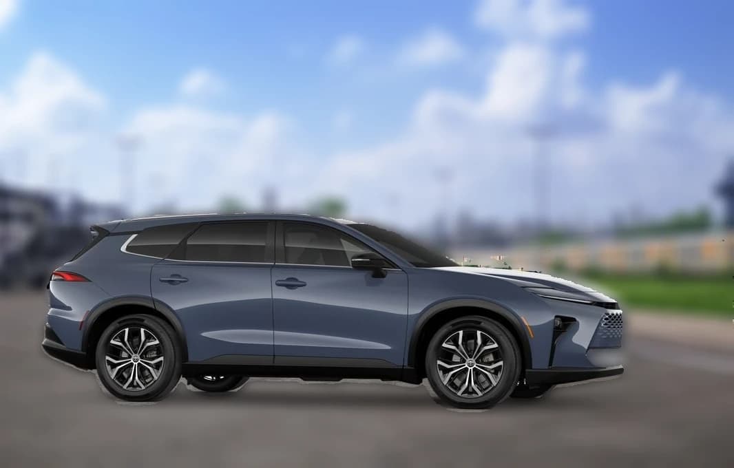 Toyota Crown Signia XLE AWD (Natl) 2026 — side view