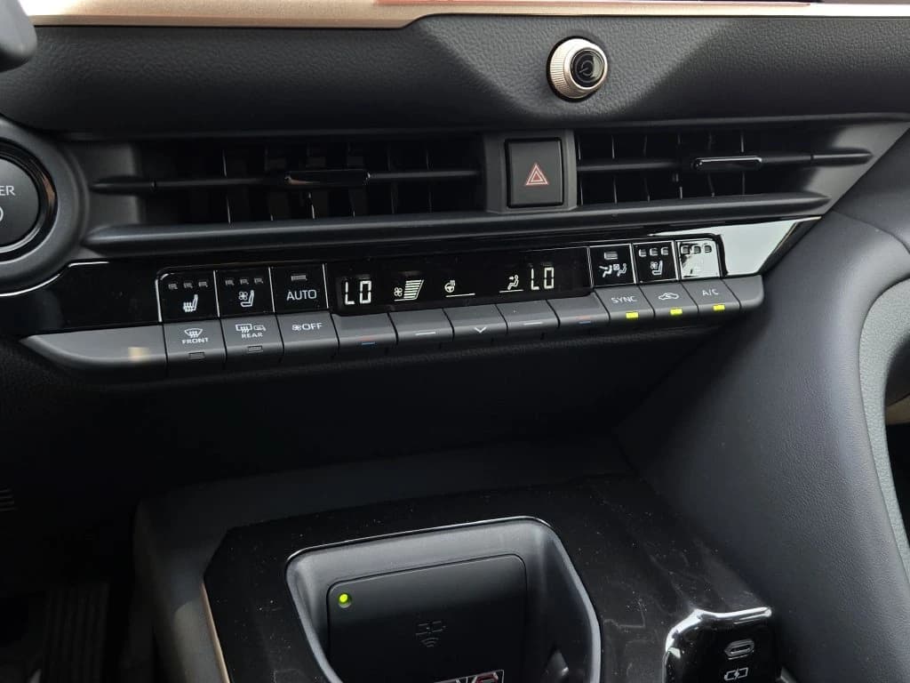 Toyota Crown Signia Limited AWD (Natl) 2026 — side view
