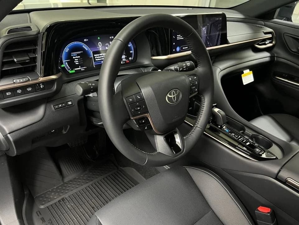 Toyota Crown Signia XLE AWD (GS) 2026 — side view