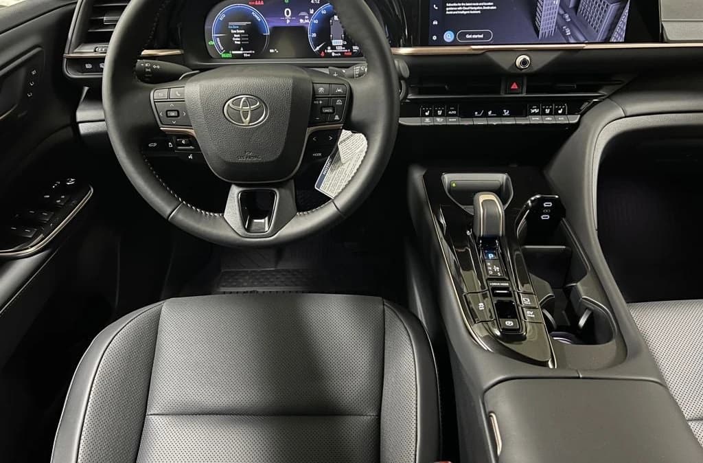 Toyota Crown Signia XLE AWD (GS) 2026 — side view