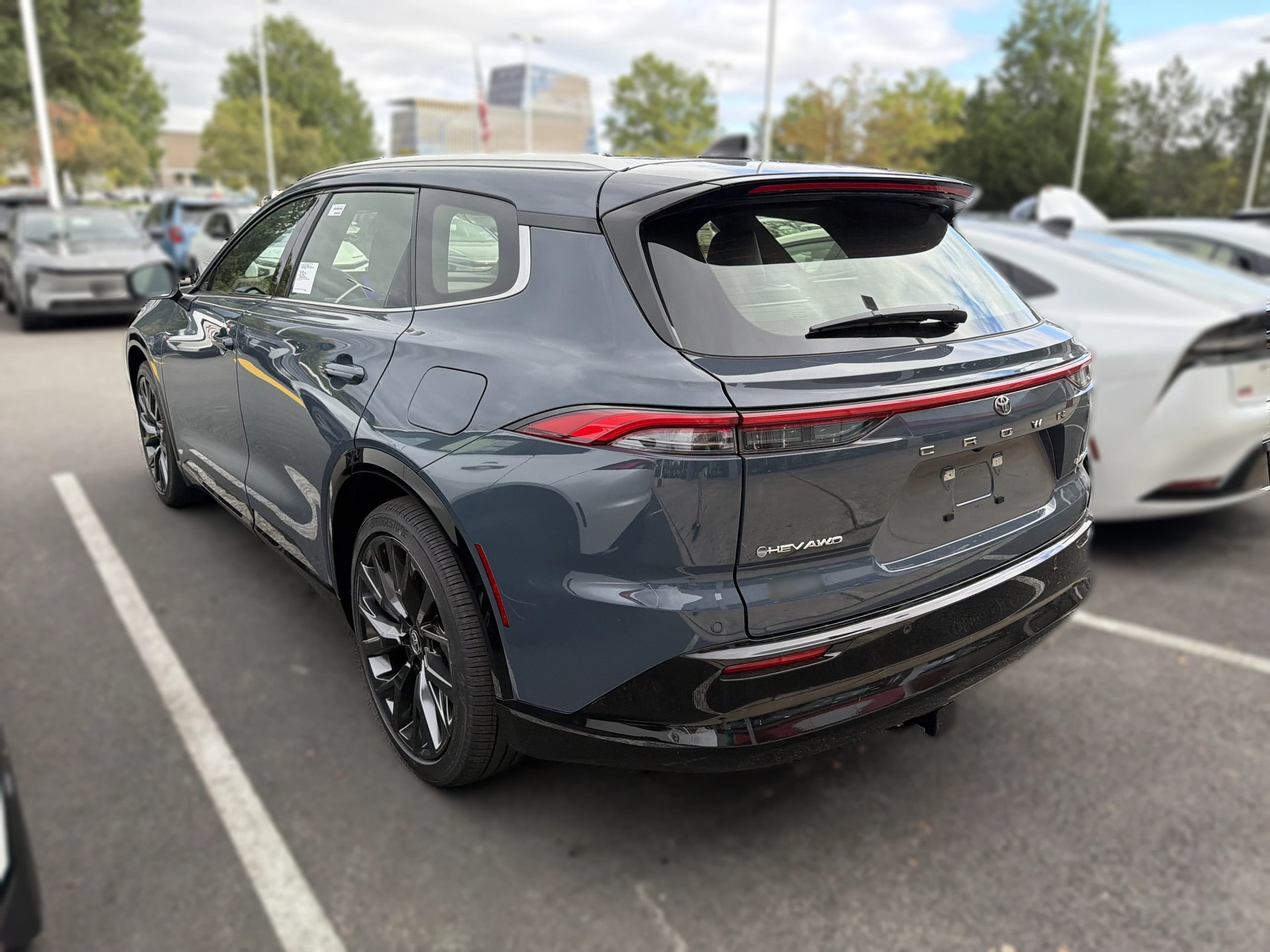 Toyota Crown Signia Limited AWD (Natl) 2026 — side view