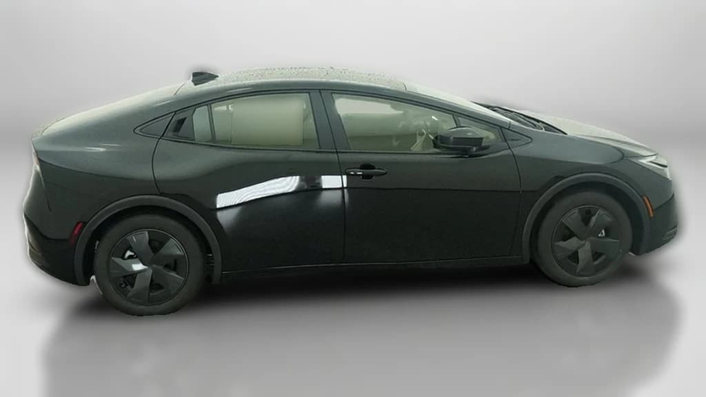 Toyota Prius LE (Natl) 2027 — side view