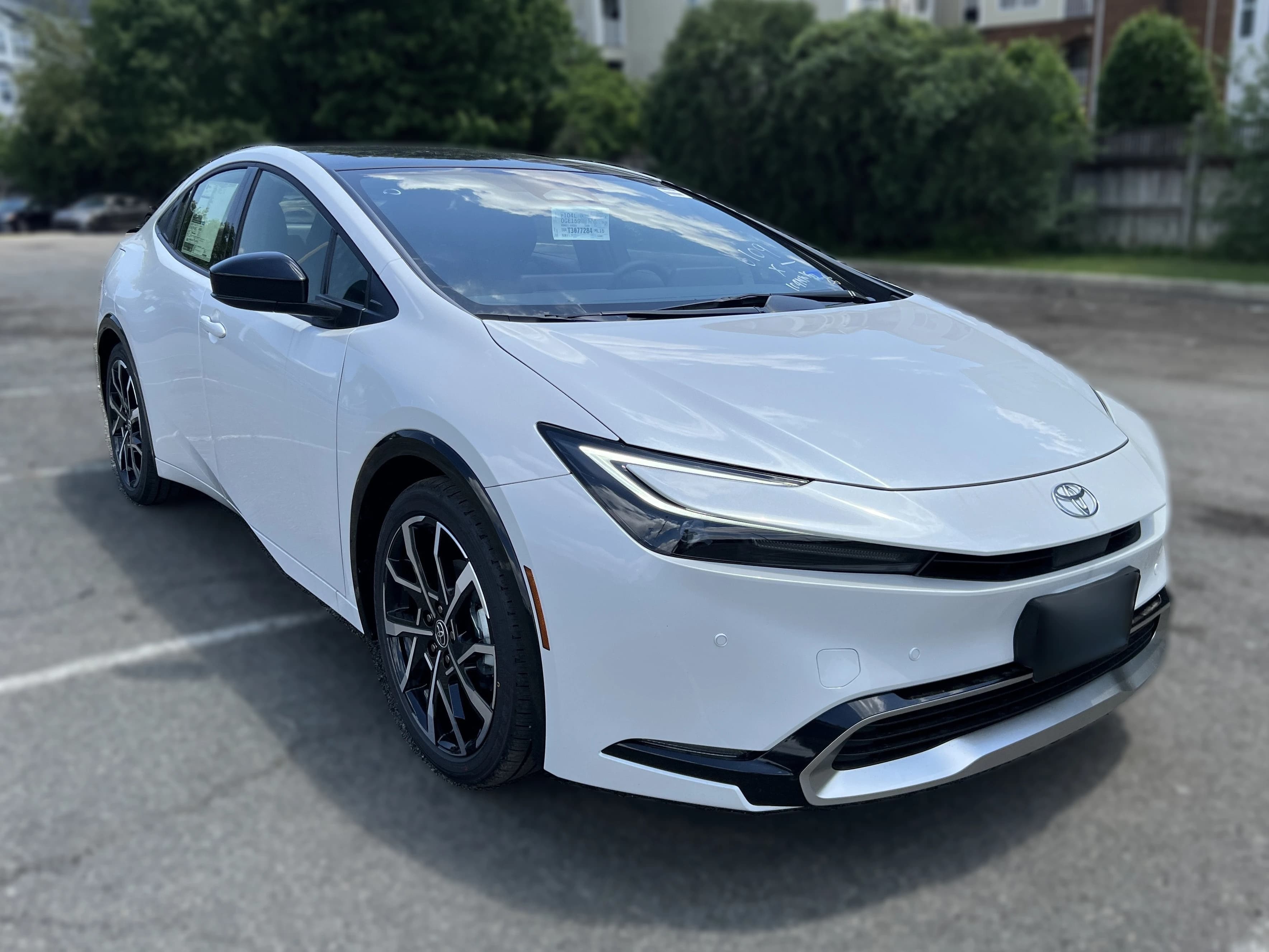 Toyota Prius Plug-In Hybrid XSE (Natl) 2026 — side view