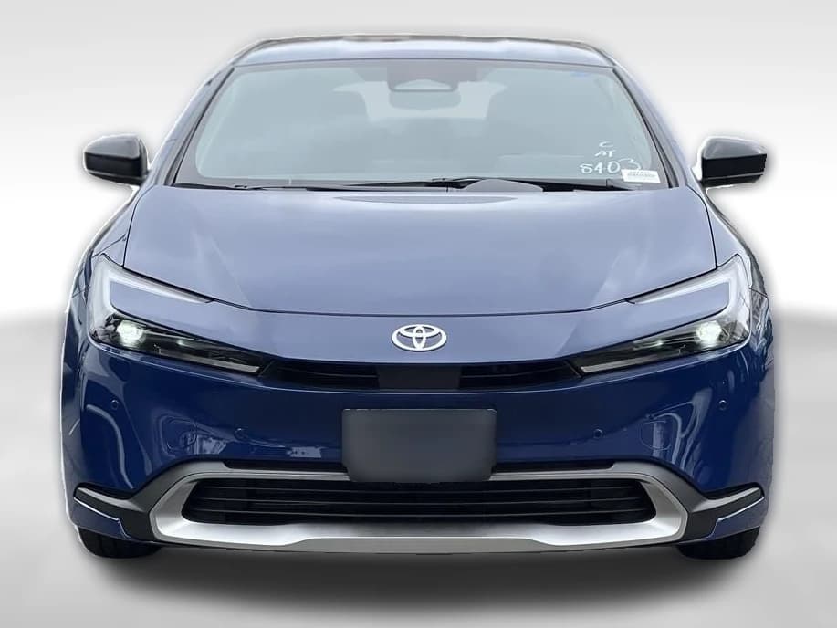 Toyota Prius Plug-In Hybrid SE (Natl) 2027 — side view