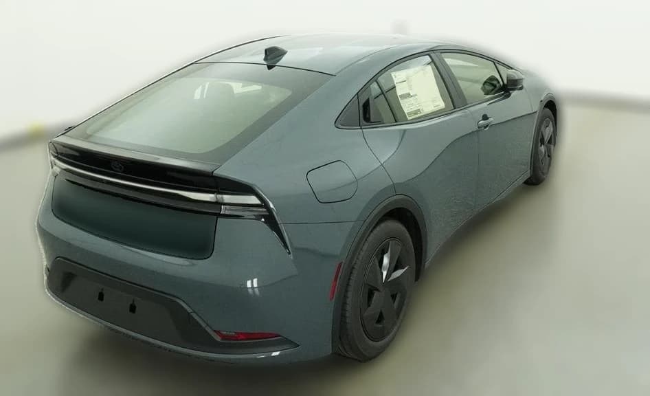 Toyota Prius Plug-In Hybrid SE (Natl) 2026 — side view