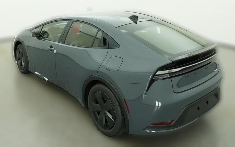 Toyota Prius Plug-In Hybrid SE (Natl) 2026 — side view