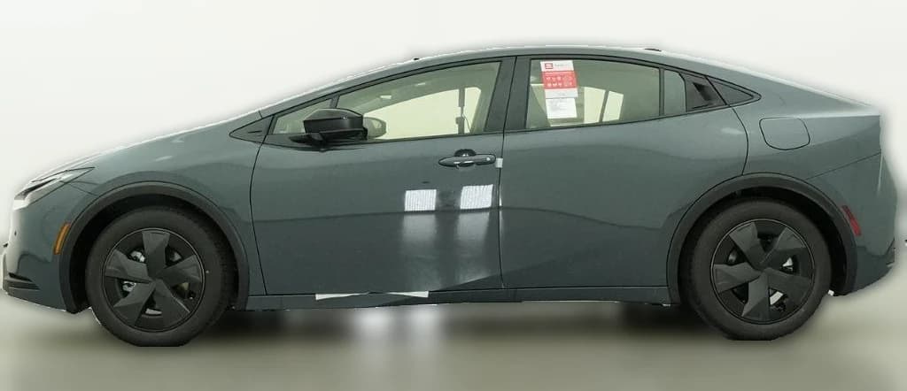 Toyota Prius Plug-In Hybrid SE (Natl) 2026 — side view