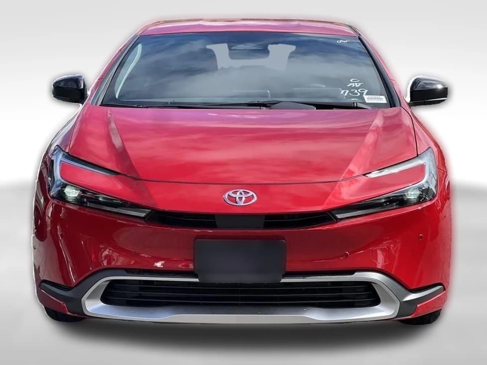 Toyota Prius Plug-In Hybrid SE (Natl) 2026 — side view