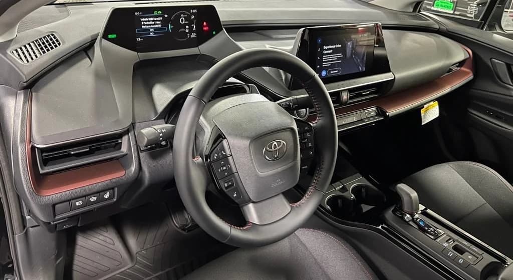 Toyota Prius Plug-In Hybrid SE (Natl) 2026 — side view