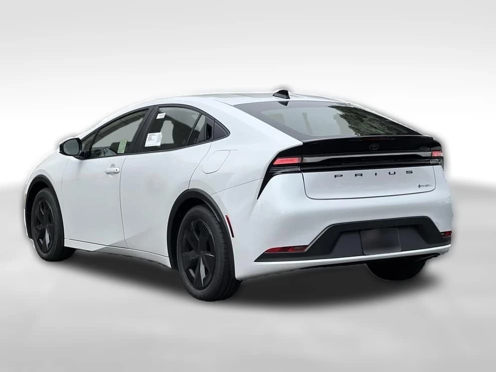 Toyota Prius Plug-In Hybrid SE (Natl) 2027 — side view