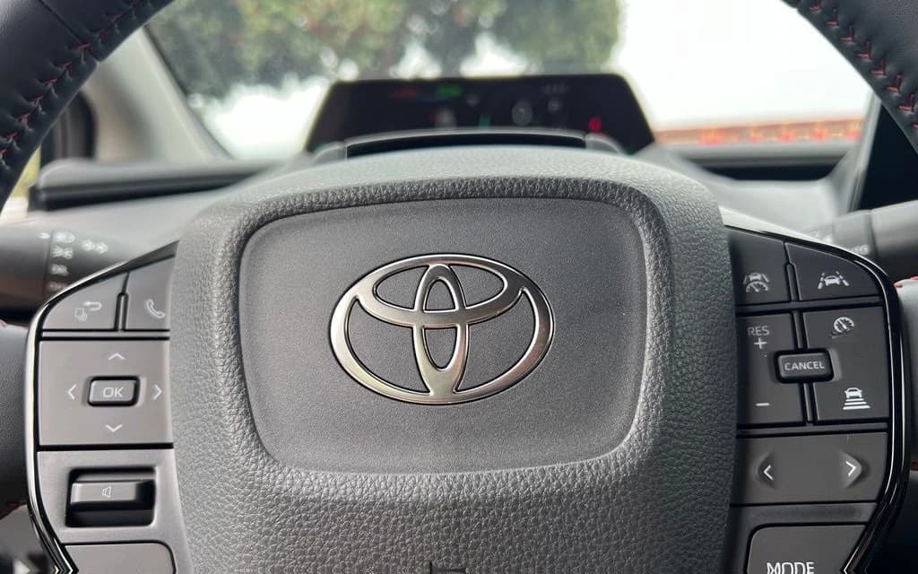 Toyota Prius Plug-In Hybrid SE (Natl) 2027 — side view