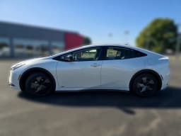 Toyota Prius LE AWD (Natl) 2027 — side view