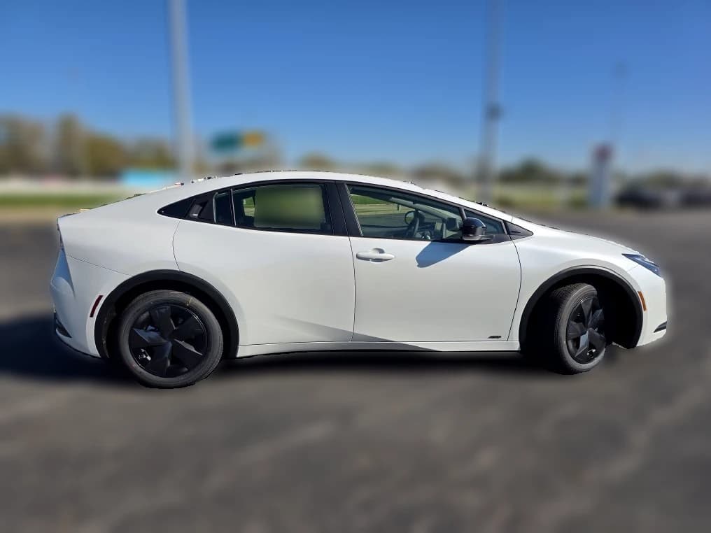 Toyota Prius LE AWD (Natl) 2027 — side view