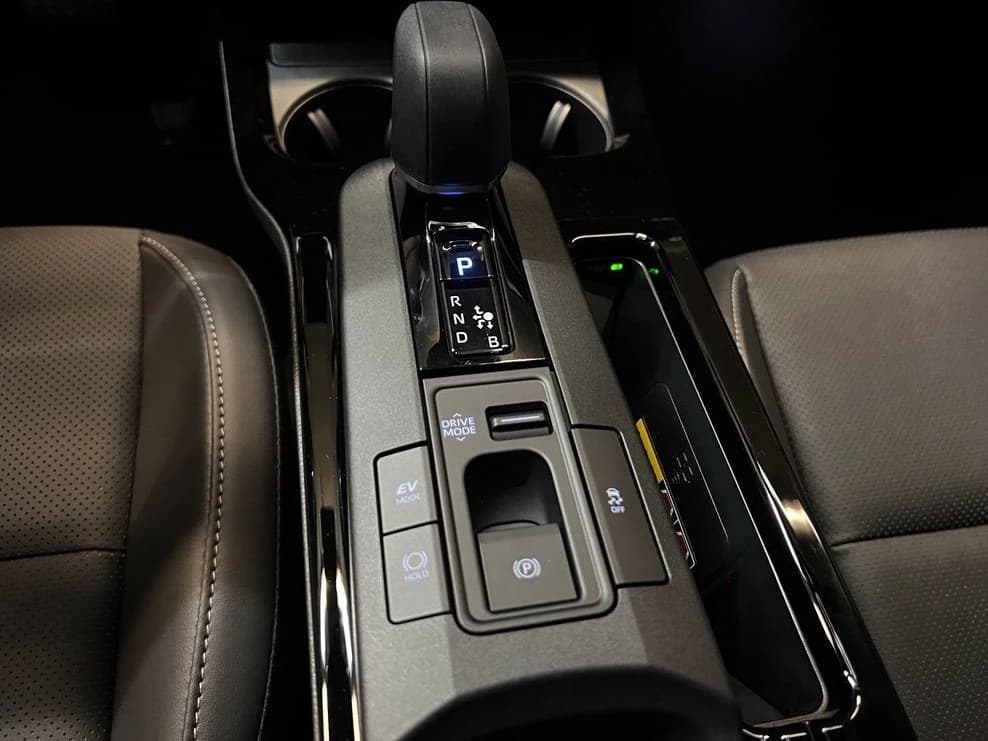 Toyota Prius Limited AWD (Natl) 2027 — side view