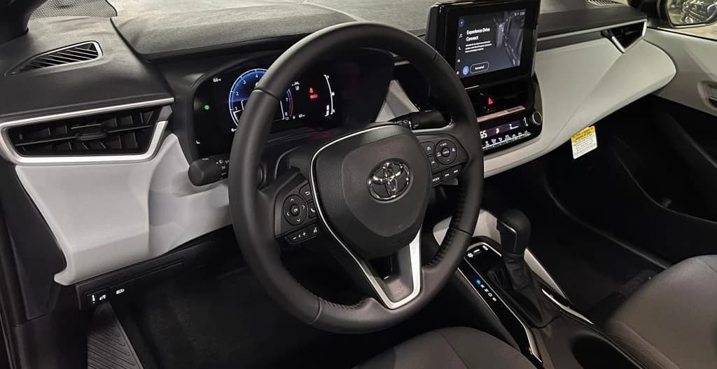 Toyota Corolla SE CVT (Natl) 2026 — side view