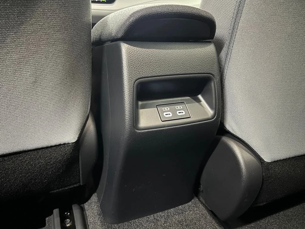 Toyota Corolla SE CVT (Natl) 2026 — side view