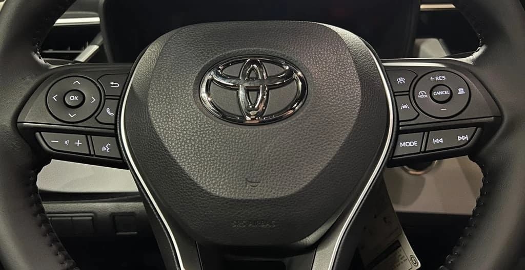 Toyota Corolla SE CVT (Natl) 2026 — side view