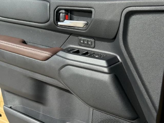 Toyota Land Cruiser Base 4WD (Natl) 2026 — side view