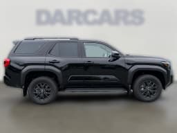 Toyota 4Runner SR5 4WD (Natl) 2026 — side view