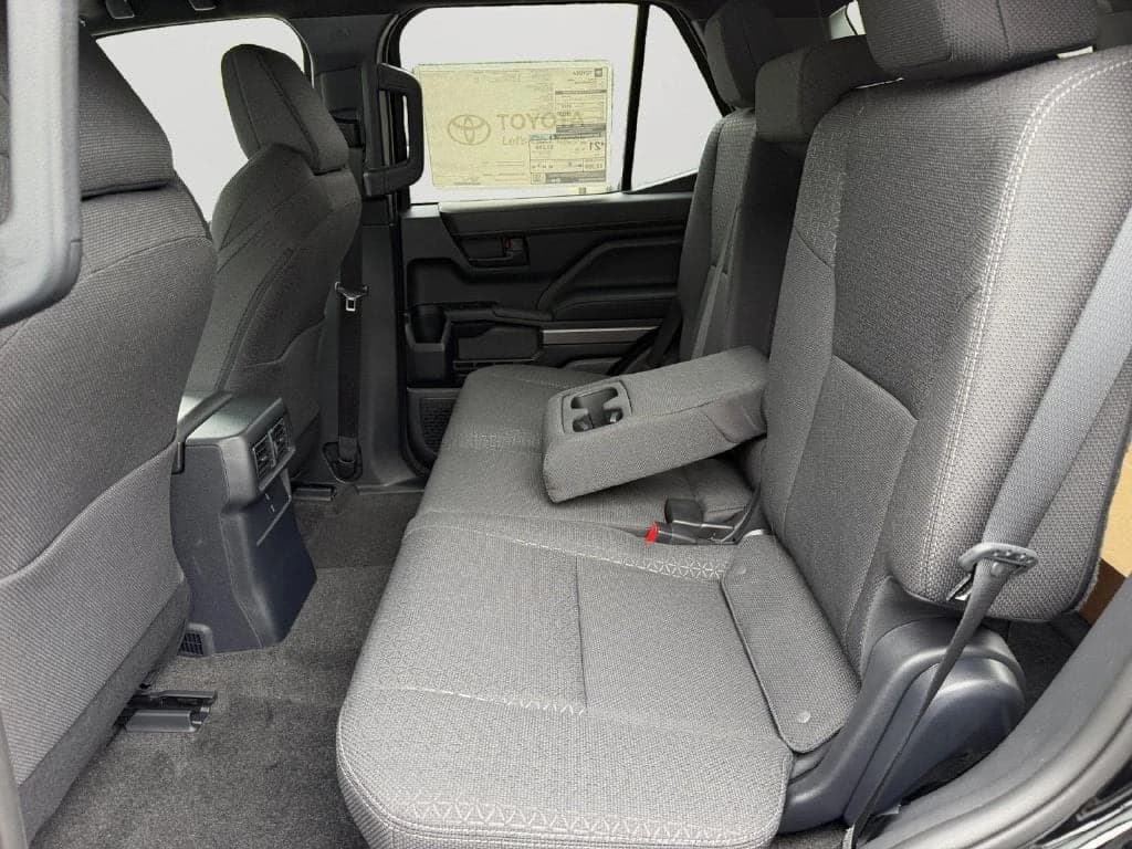 Toyota 4Runner SR5 4WD (Natl) 2026 — side view