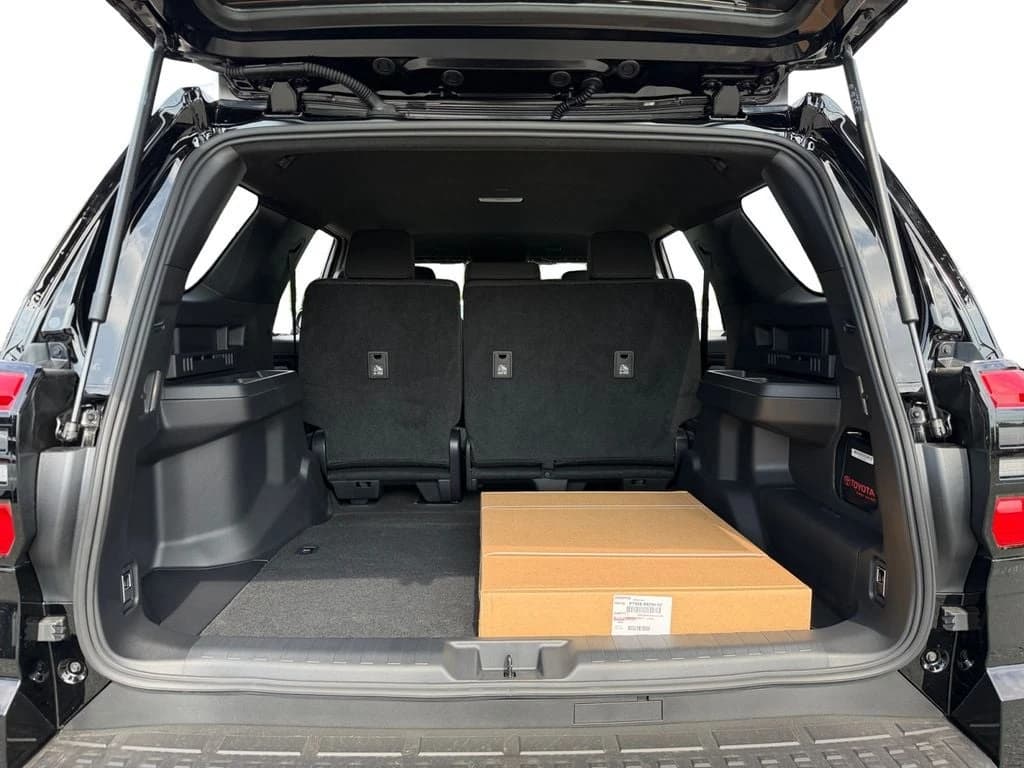 Toyota 4Runner SR5 4WD (Natl) 2026 — side view