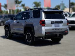 Toyota 4Runner TRD Off Road Premium 4WD (SE) 2026 — side view