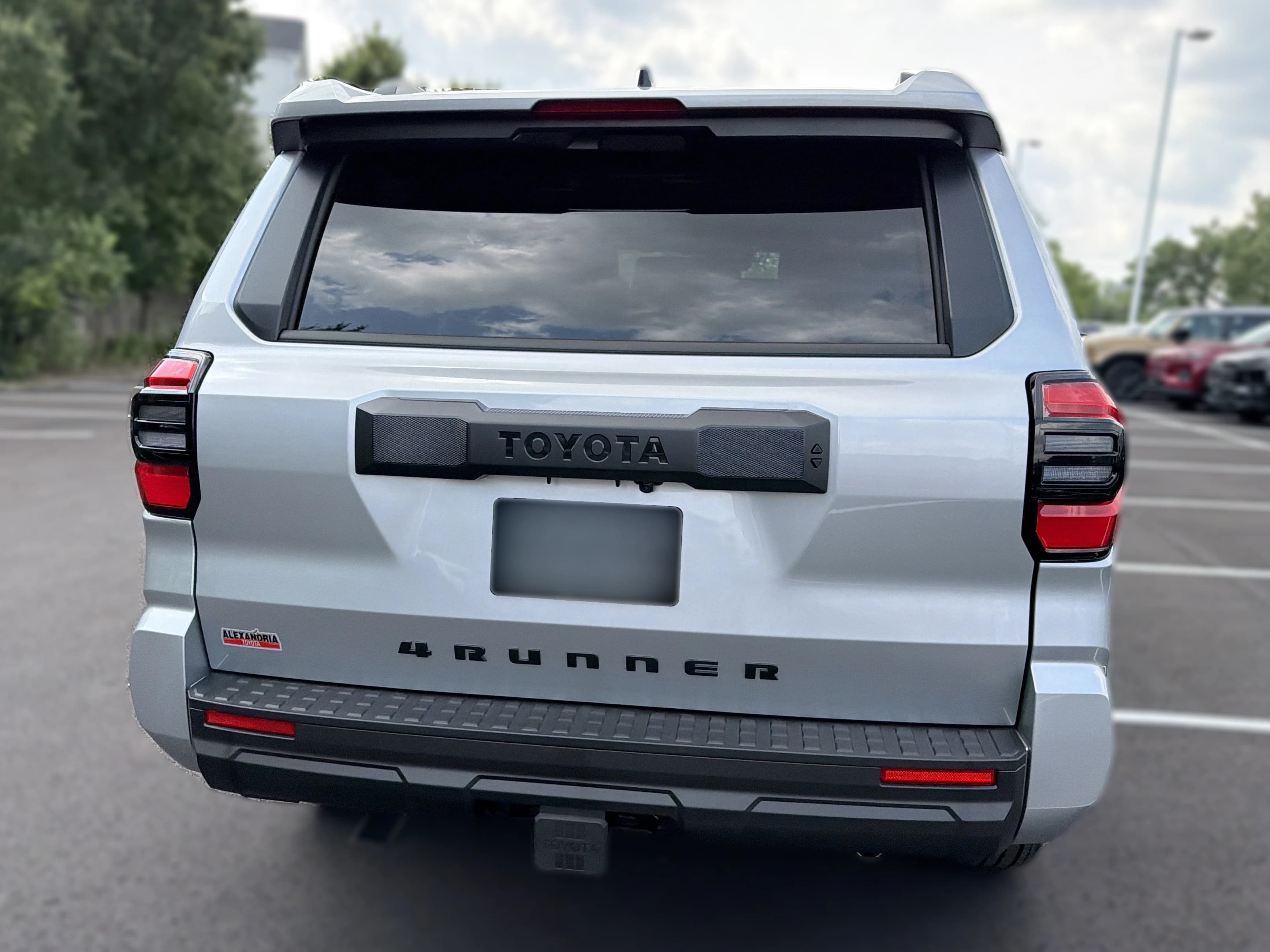 Toyota 4Runner SR5 4WD (Natl) 2026 — side view