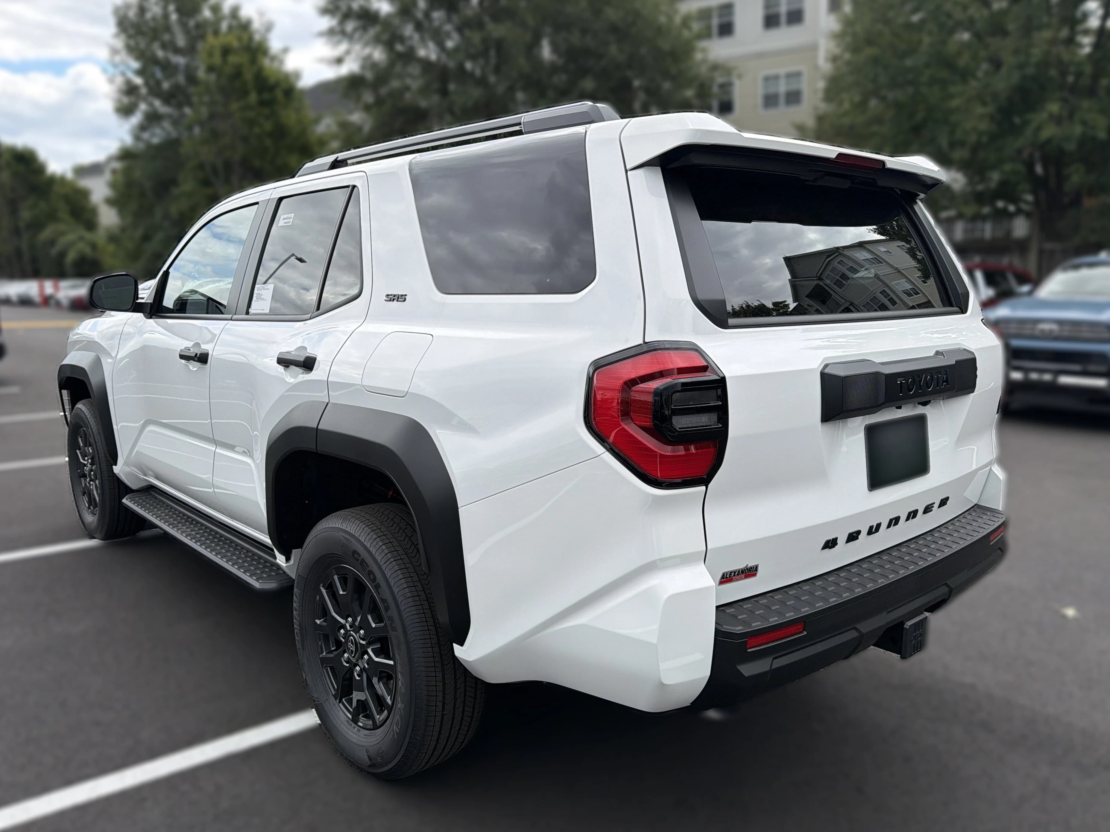 Toyota 4Runner SR5 4WD (Natl) 2026 — side view