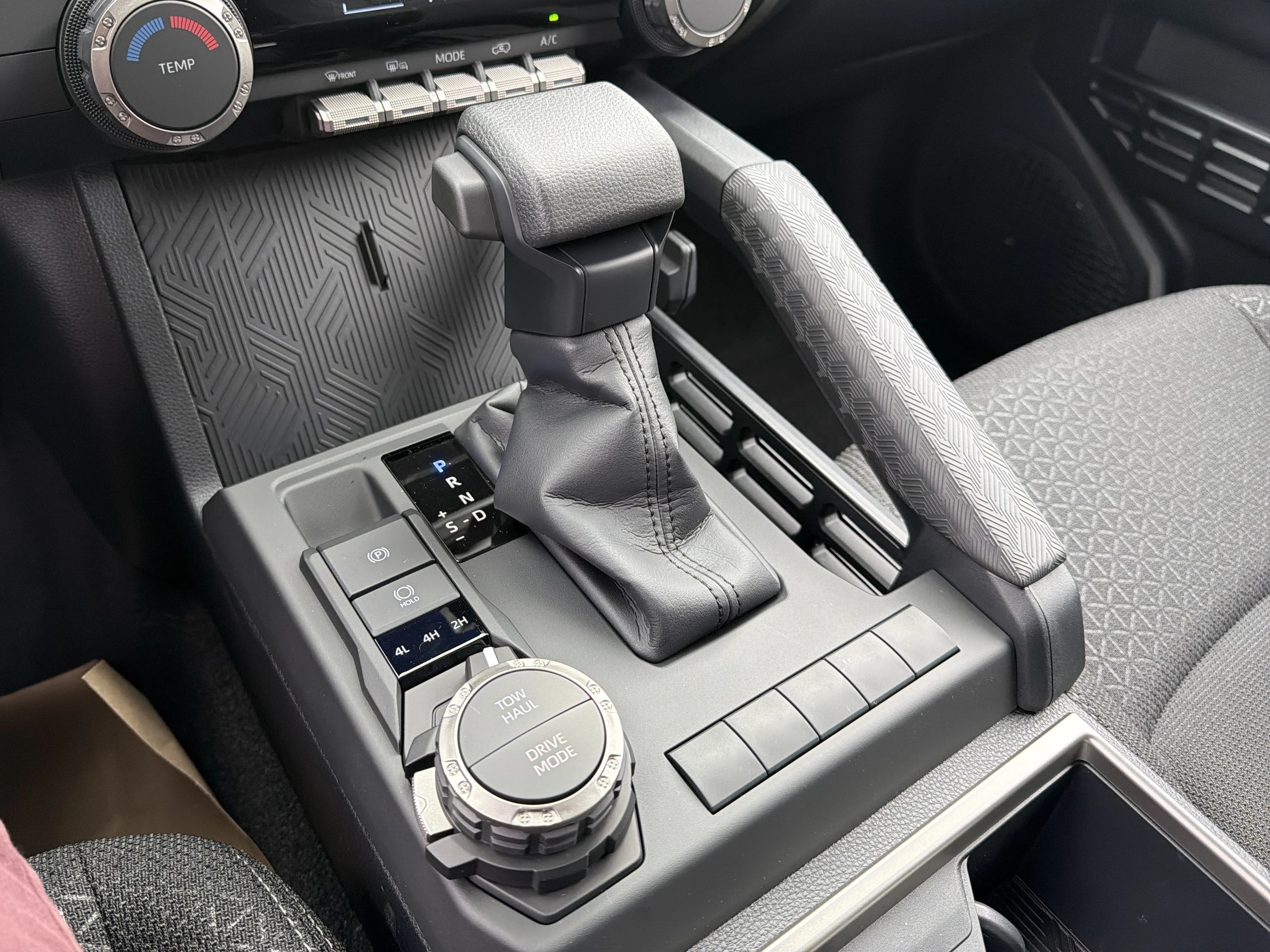Toyota 4Runner SR5 4WD (Natl) 2026 — side view