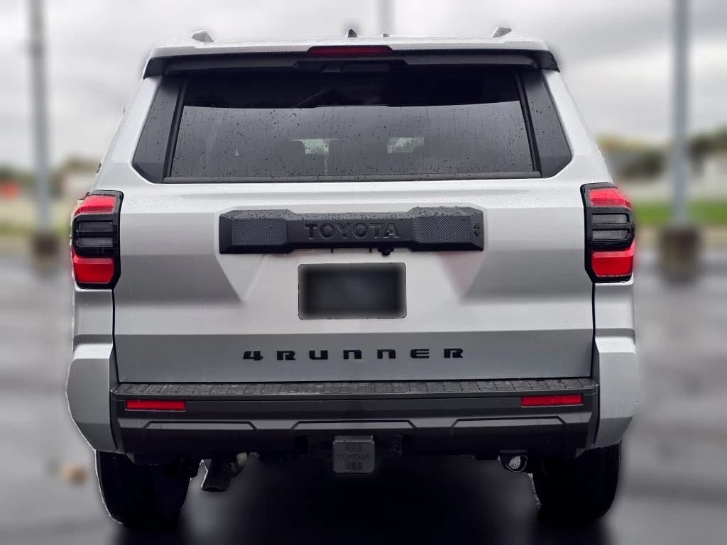 Toyota 4Runner SR5 4WD (Natl) 2026 — side view