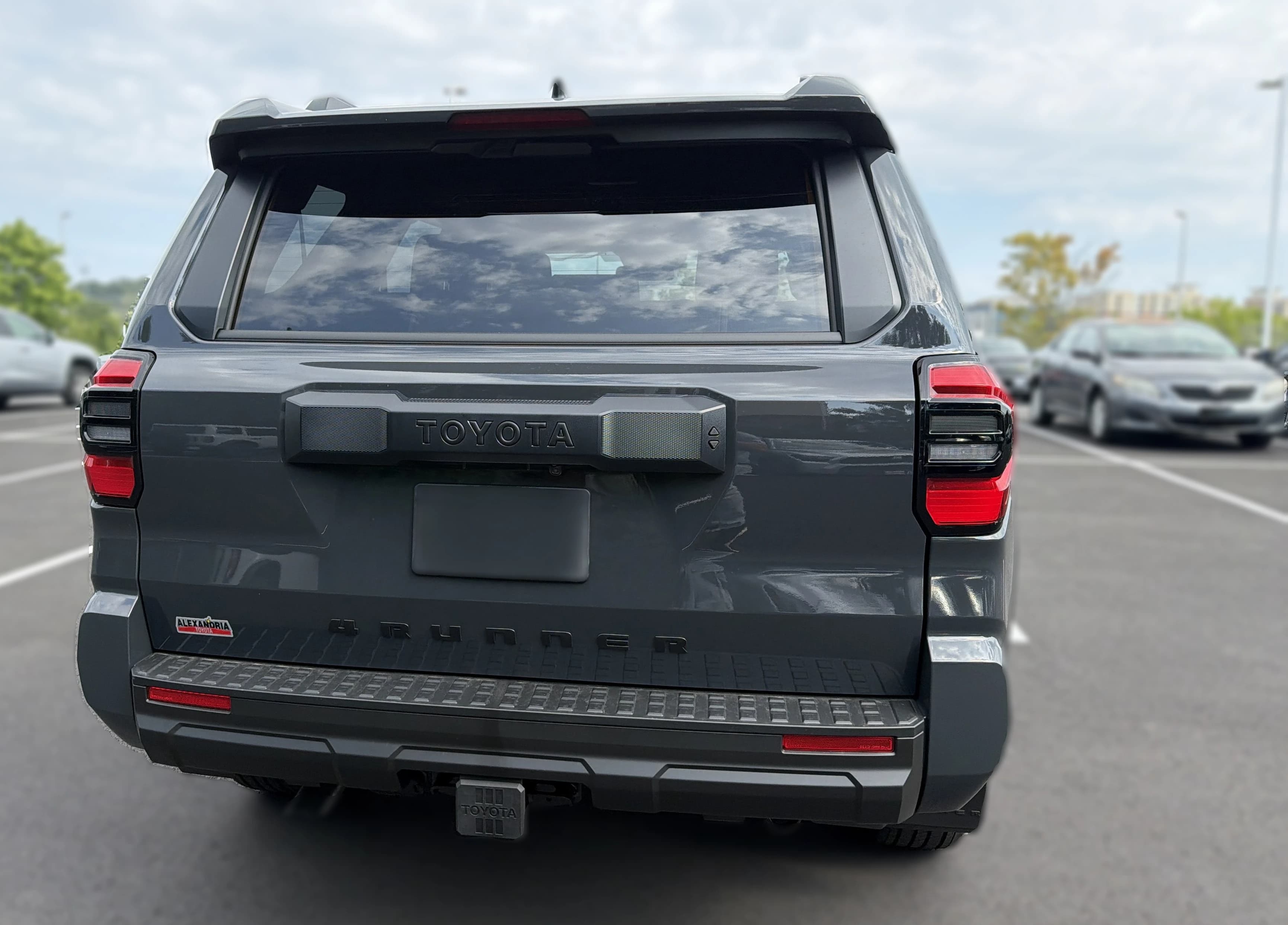 Toyota 4Runner SR5 4WD (Natl) 2026 — side view