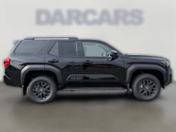 Toyota 4Runner SR5 4WD (Natl) 2026 — side view