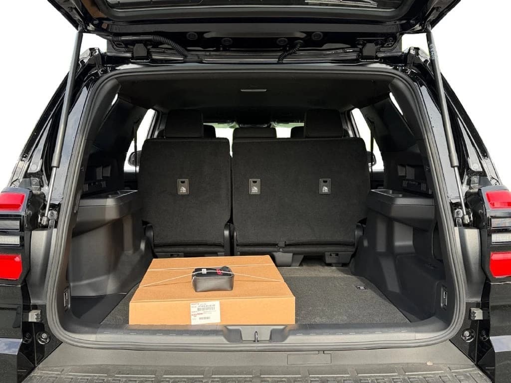 Toyota 4Runner SR5 4WD (Natl) 2026 — side view