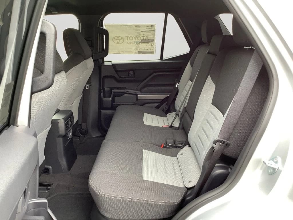 Toyota 4Runner SR5 4WD (Natl) 2026 — side view