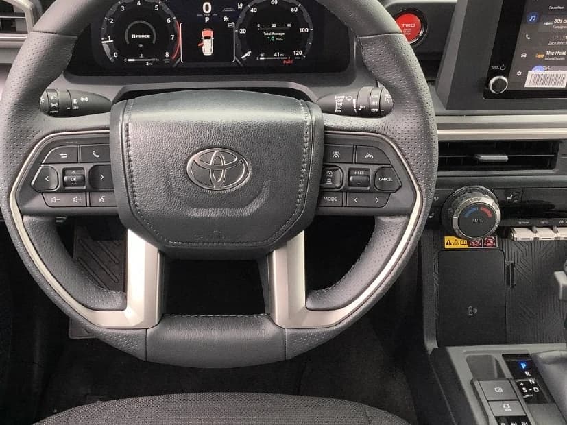 Toyota 4Runner SR5 4WD (Natl) 2026 — side view