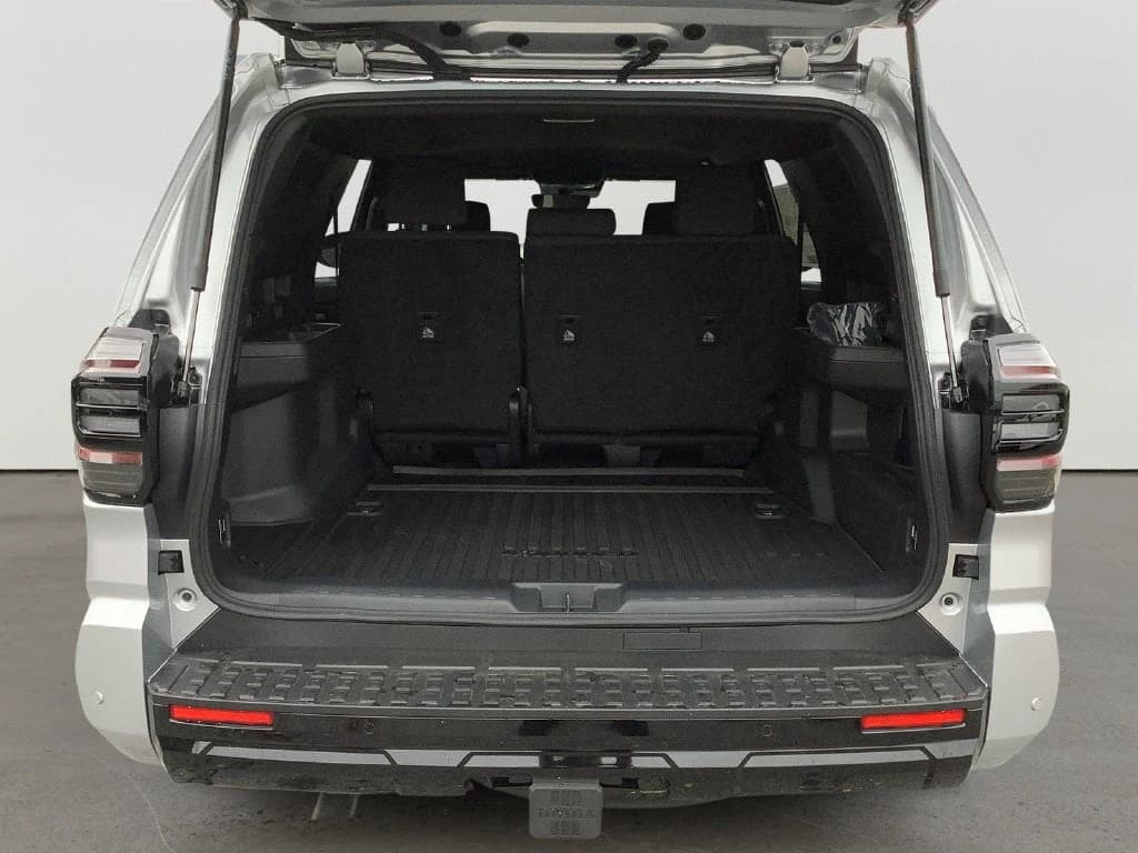 Toyota 4Runner SR5 4WD (Natl) 2026 — side view