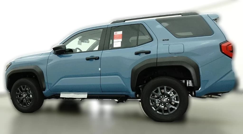 Toyota 4Runner SR5 4WD (Natl) 2026 — side view