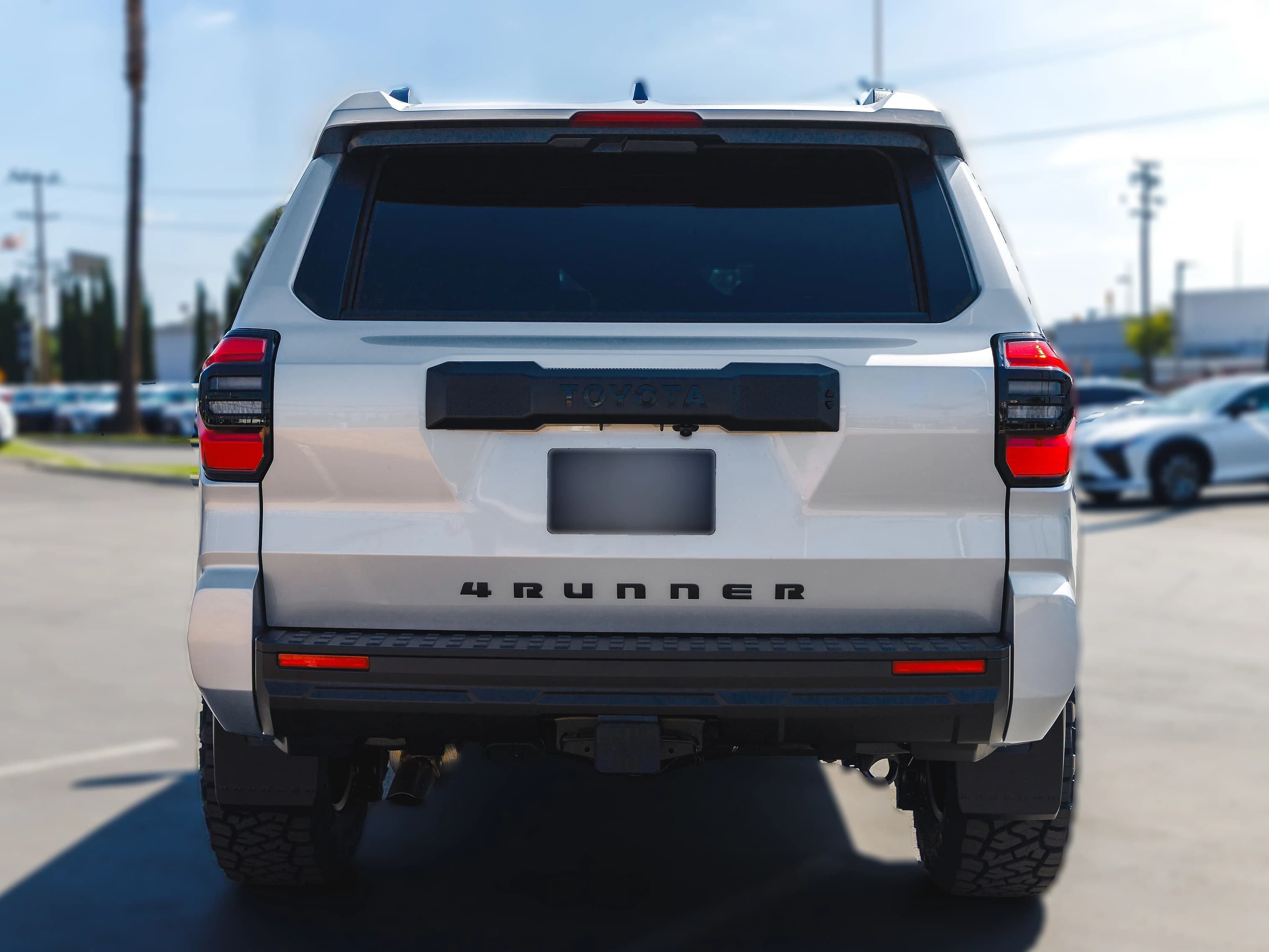 Toyota 4Runner SR5 4WD (Natl) 2026 — side view