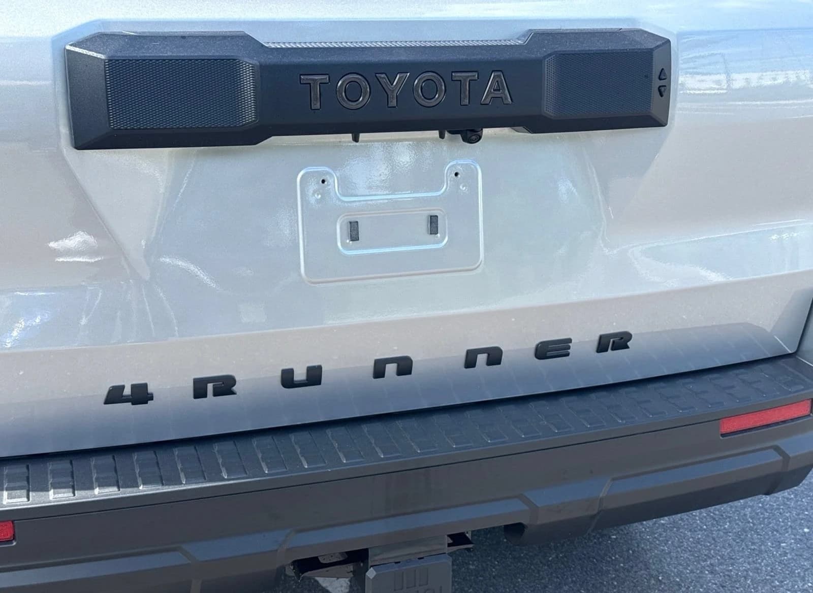 Toyota 4Runner SR5 4WD (Natl) 2026 — side view