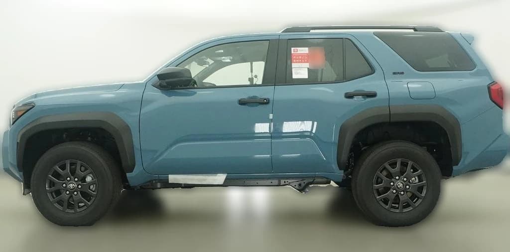 Toyota 4Runner SR5 4WD (Natl) 2026 — side view