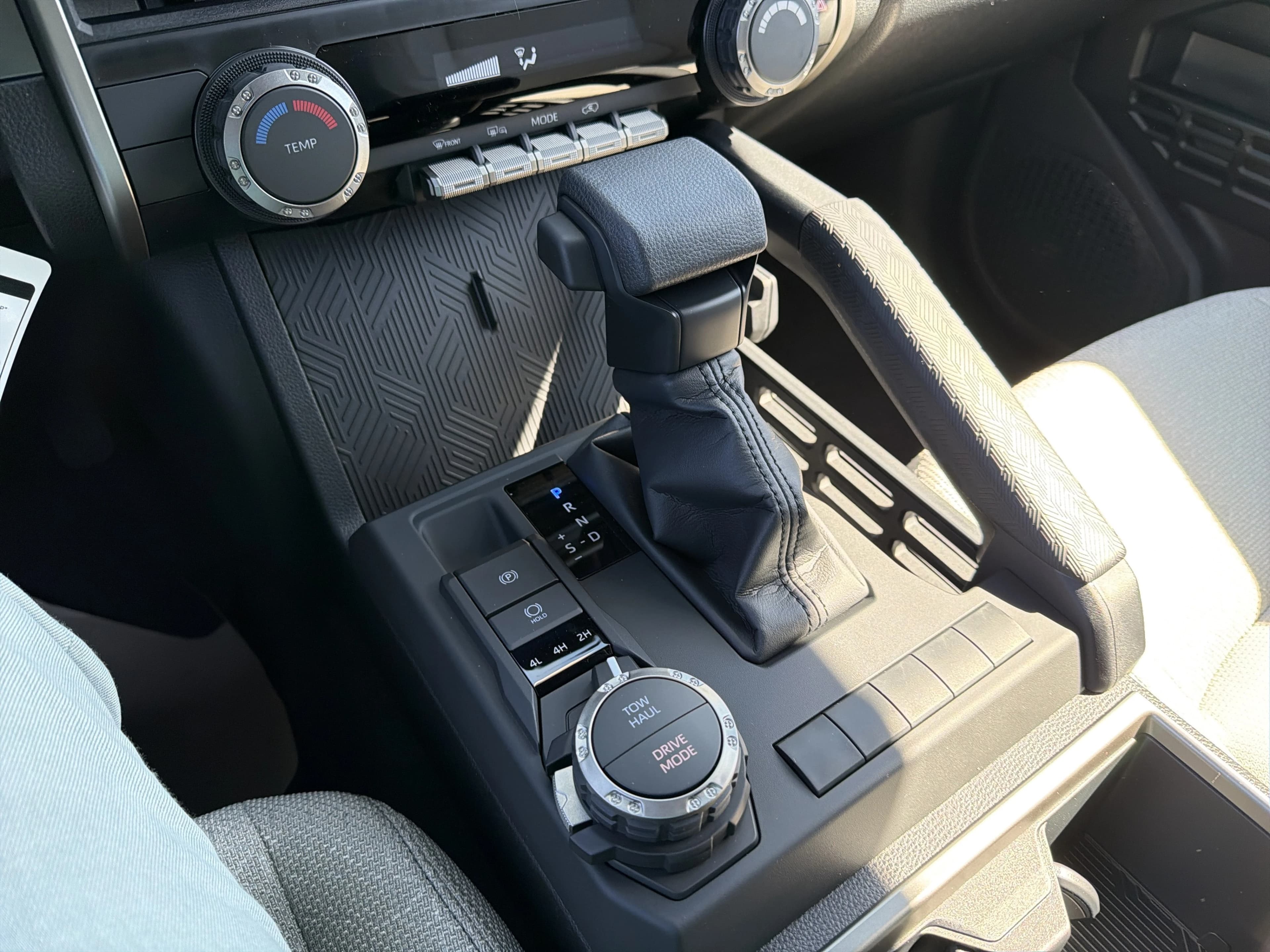 Toyota 4Runner SR5 4WD (Natl) 2026 — side view
