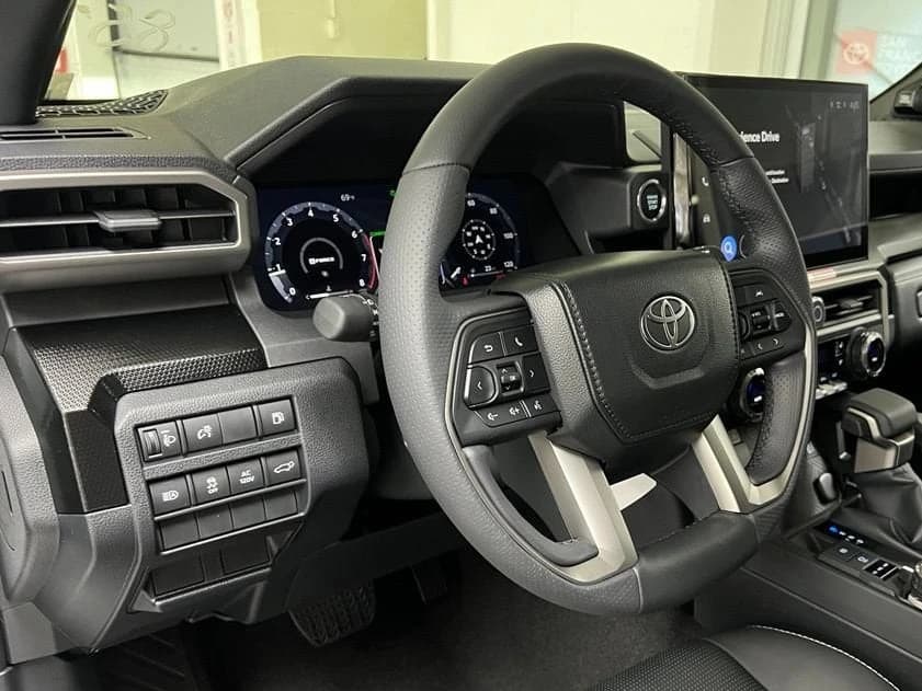 Toyota 4Runner Limited 4WD (Natl) 2026 — side view