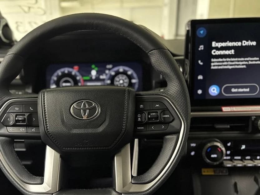 Toyota 4Runner Limited 4WD (Natl) 2026 — side view