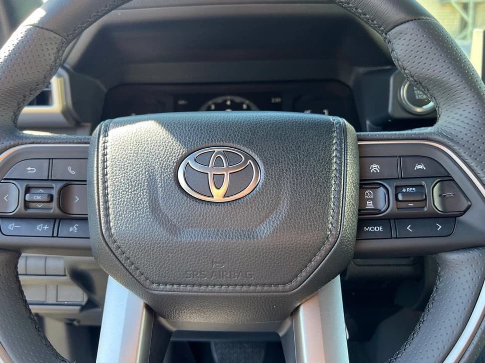 Toyota 4Runner SR5 4WD (Natl) 2026 — side view