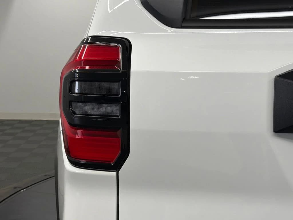 Toyota 4Runner Hybrid TRD Off Road 4WD (Natl) 2026 — side view