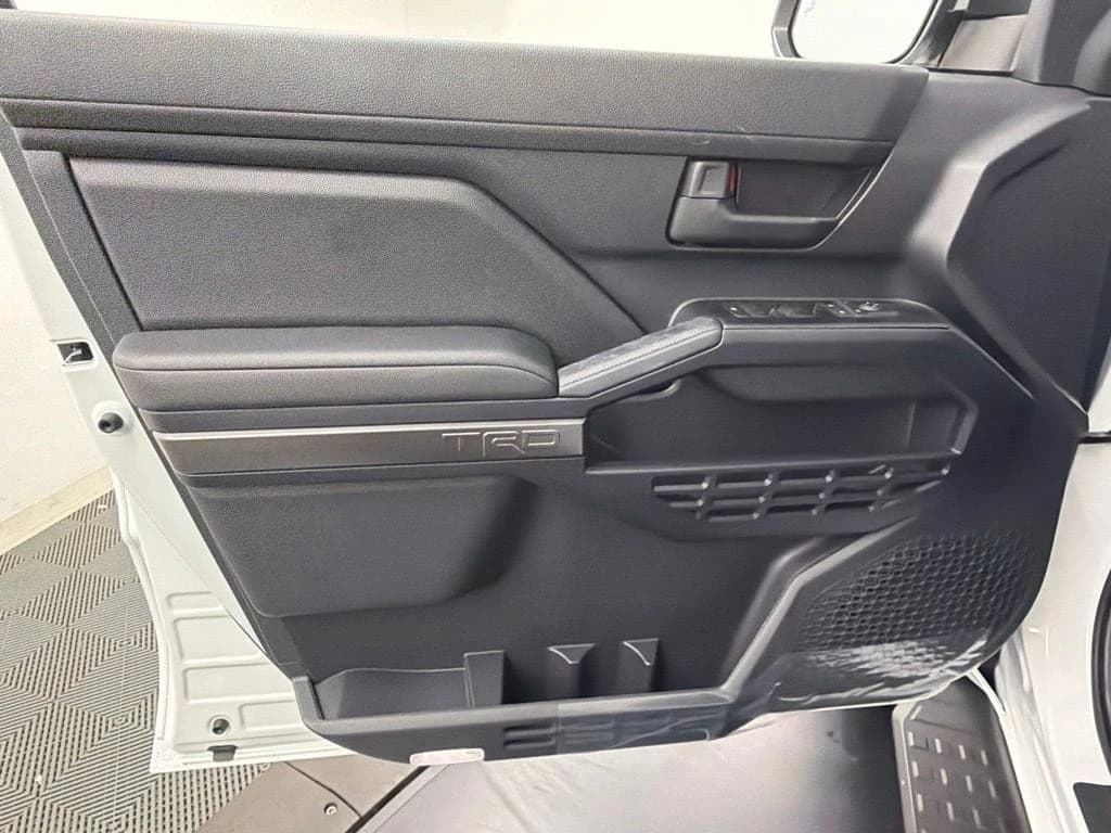 Toyota 4Runner Hybrid TRD Off Road 4WD (Natl) 2026 — side view