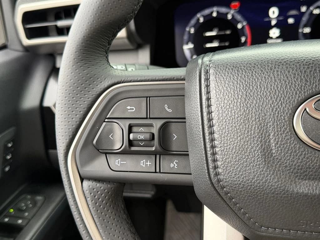 Toyota 4Runner Hybrid Limited 4WD (Natl) 2026 — side view