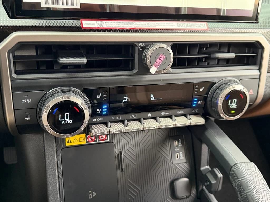Toyota 4Runner Hybrid Limited 4WD (Natl) 2026 — side view