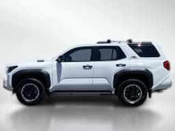 Toyota 4Runner Hybrid TRD Off Road Premium 4WD (Natl) 2026 — side view